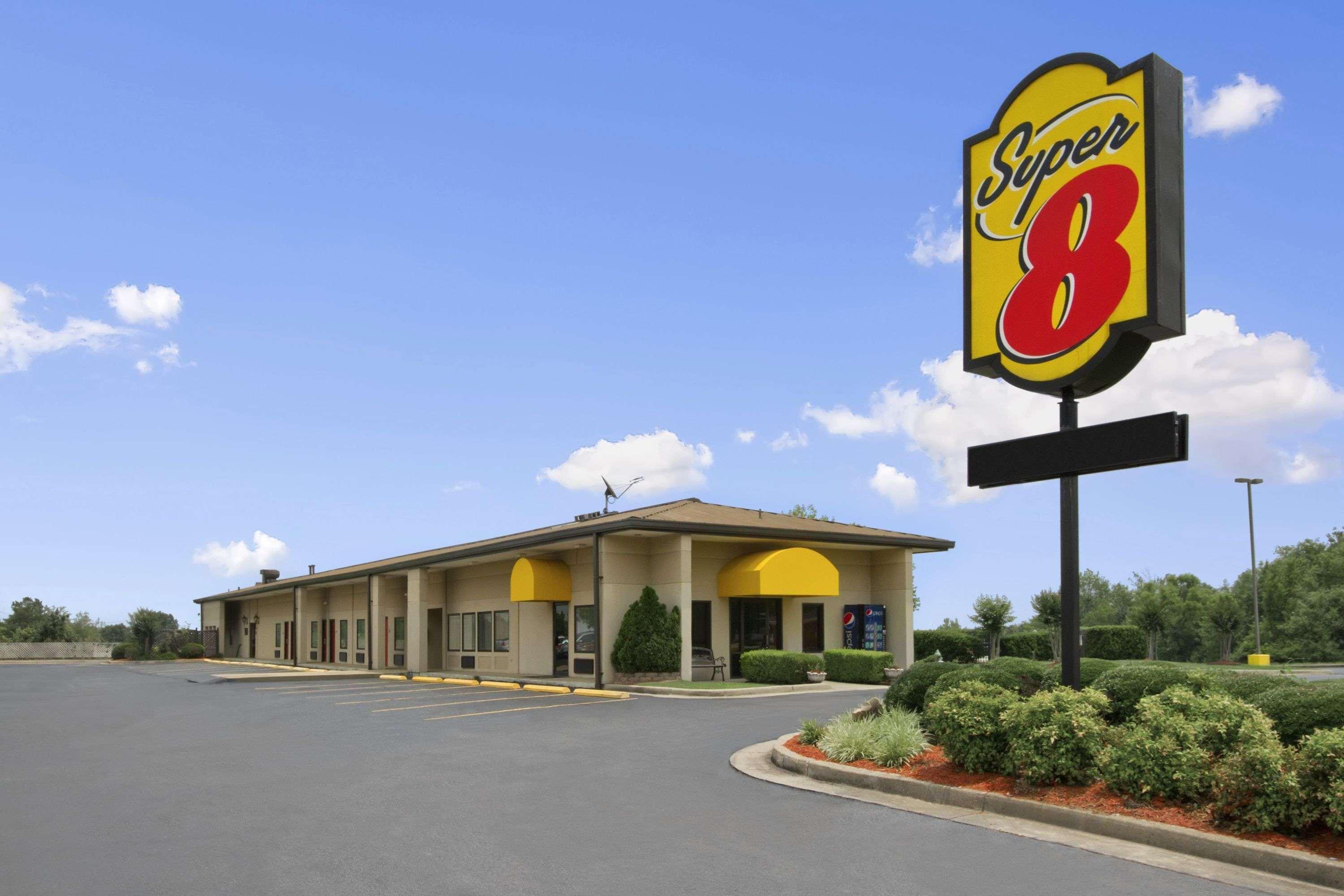 Super 8 By Wyndham-Tupelo Airport Motel Exterior foto