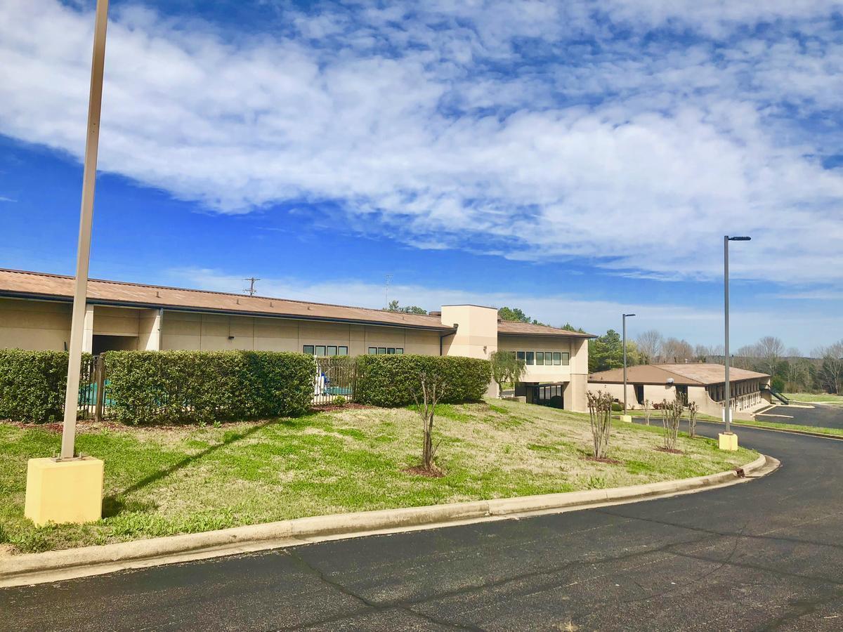 Super 8 By Wyndham-Tupelo Airport Motel Exterior foto